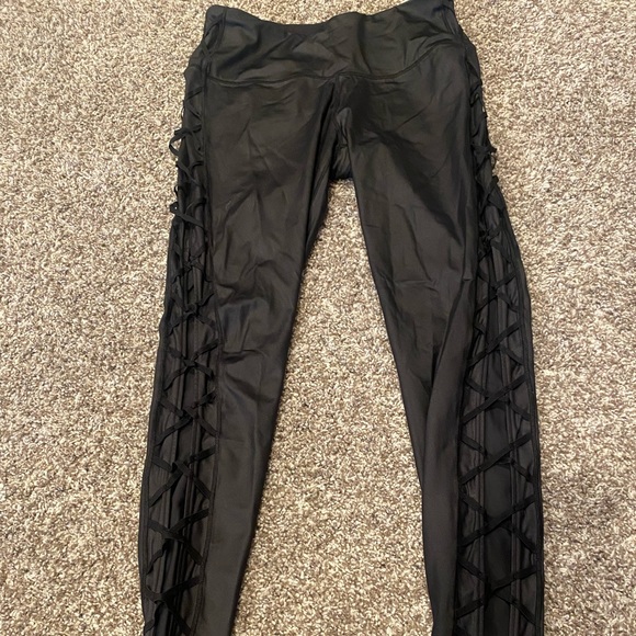Knockout by Victoria Secret Sport Leggings with sexy leg detail - Picture 1 of 4